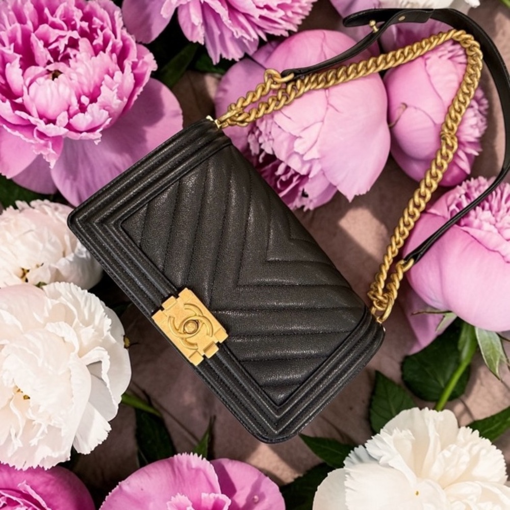 Chanel medium Boy Bag Caviar leather NWT - Picture 3 of 17